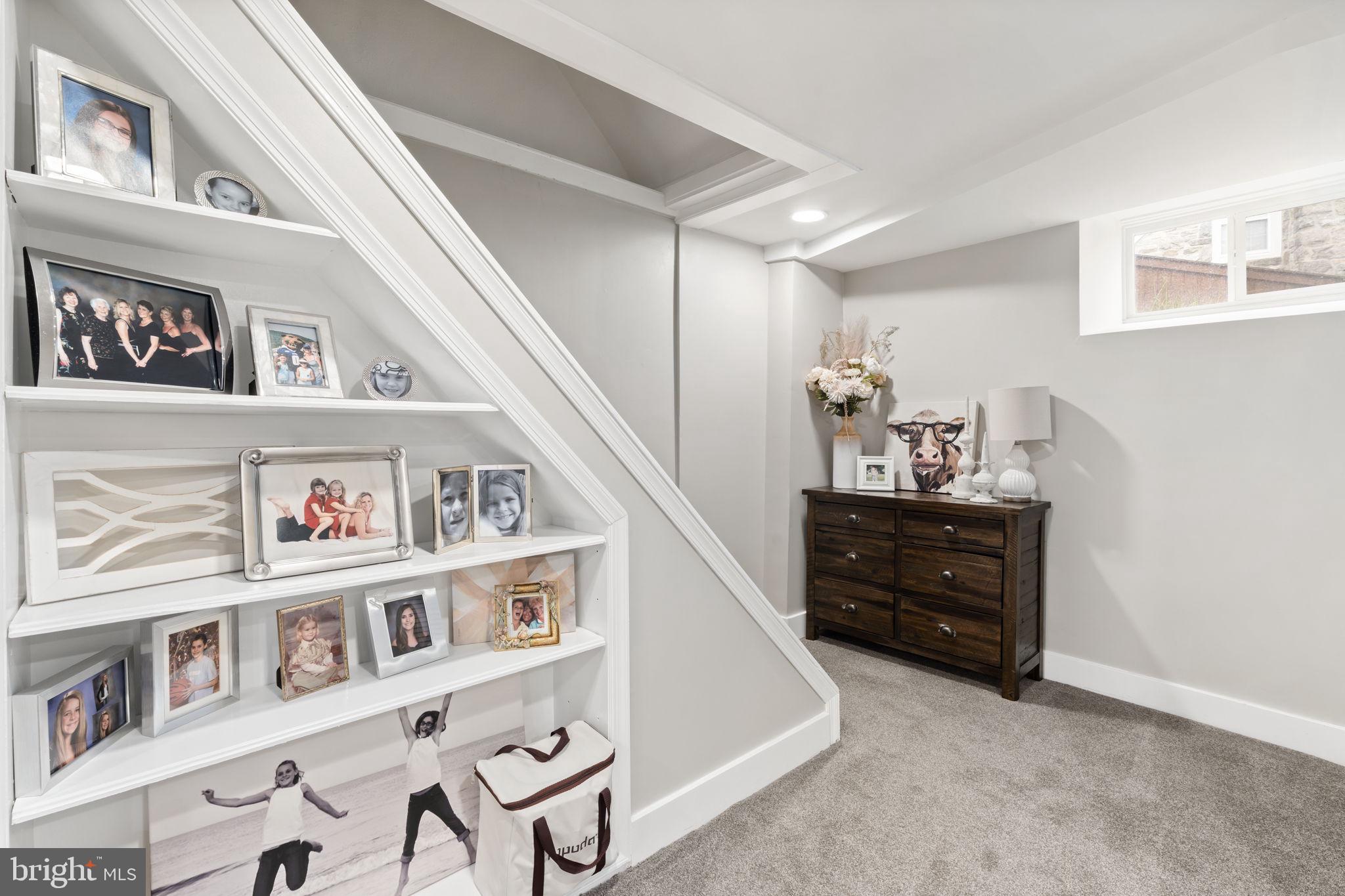 STONEY CREEK - Residential