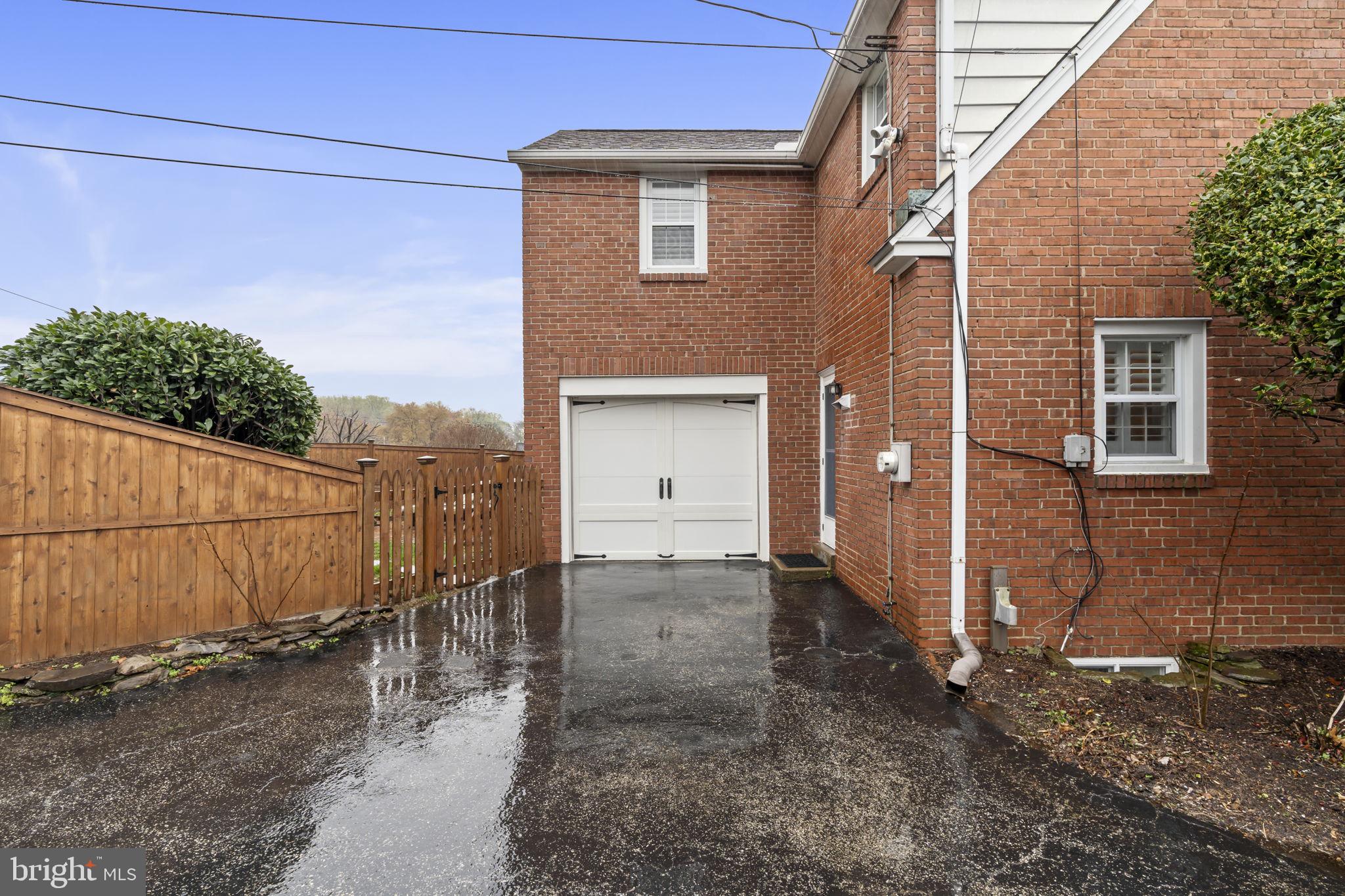 STONEY CREEK - Residential