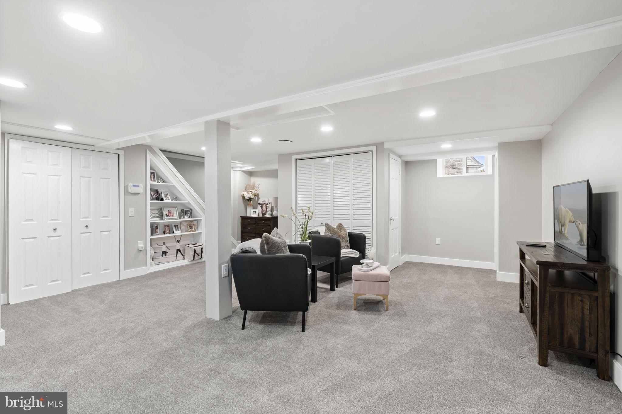 STONEY CREEK - Residential