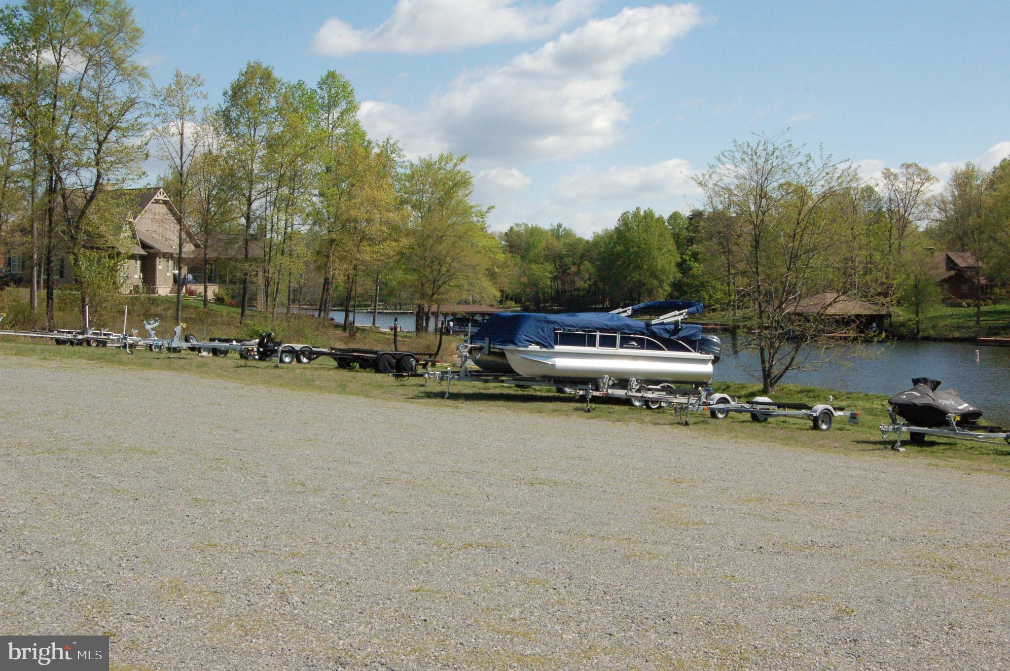 NOAHS LANDING - Land