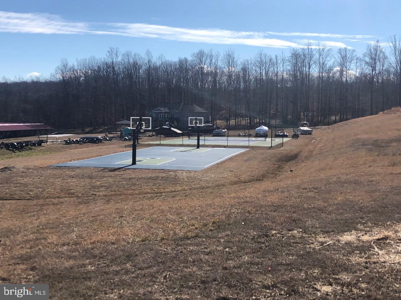 NOAHS LANDING - Land