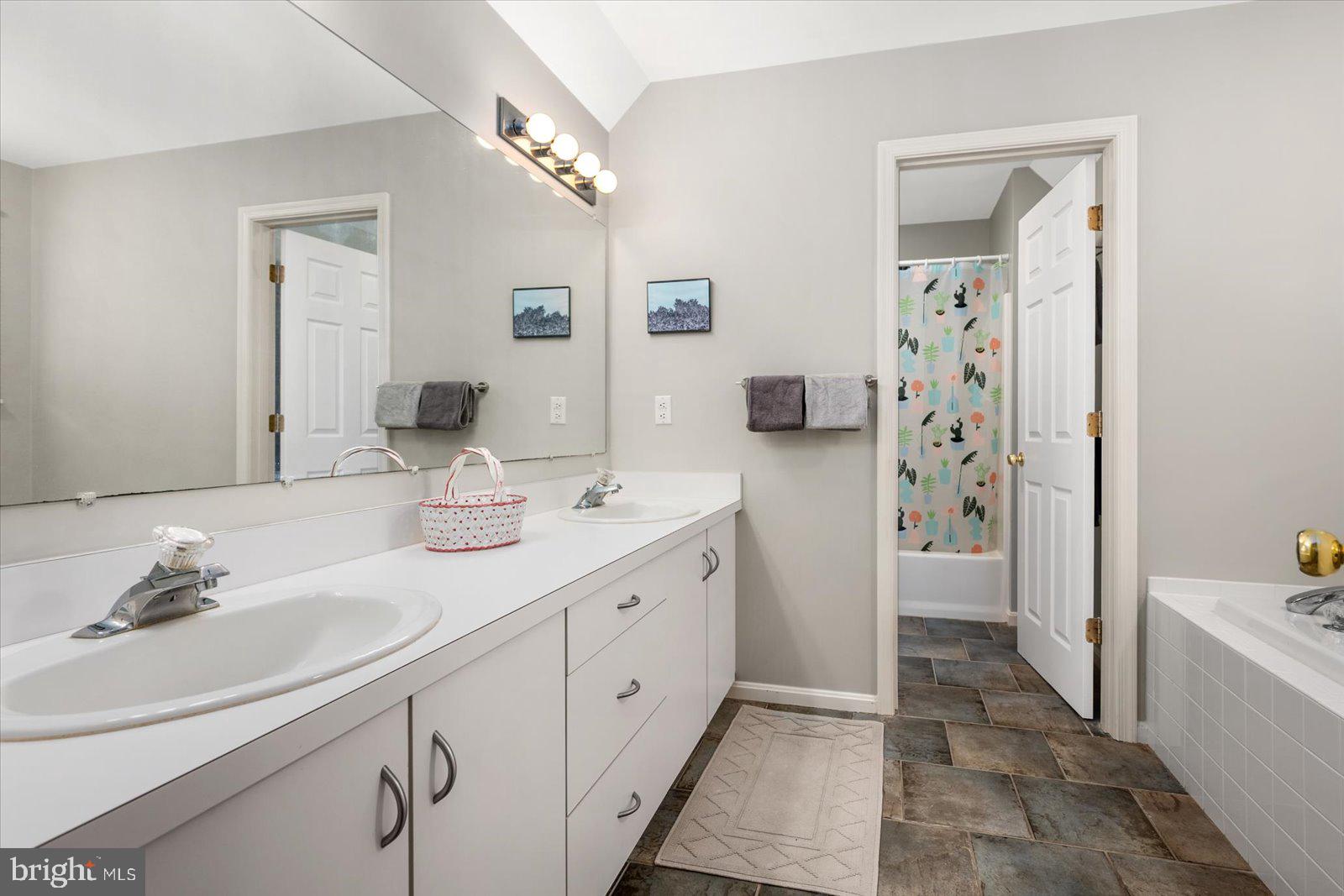 NUTTERS CROSSING - Residential