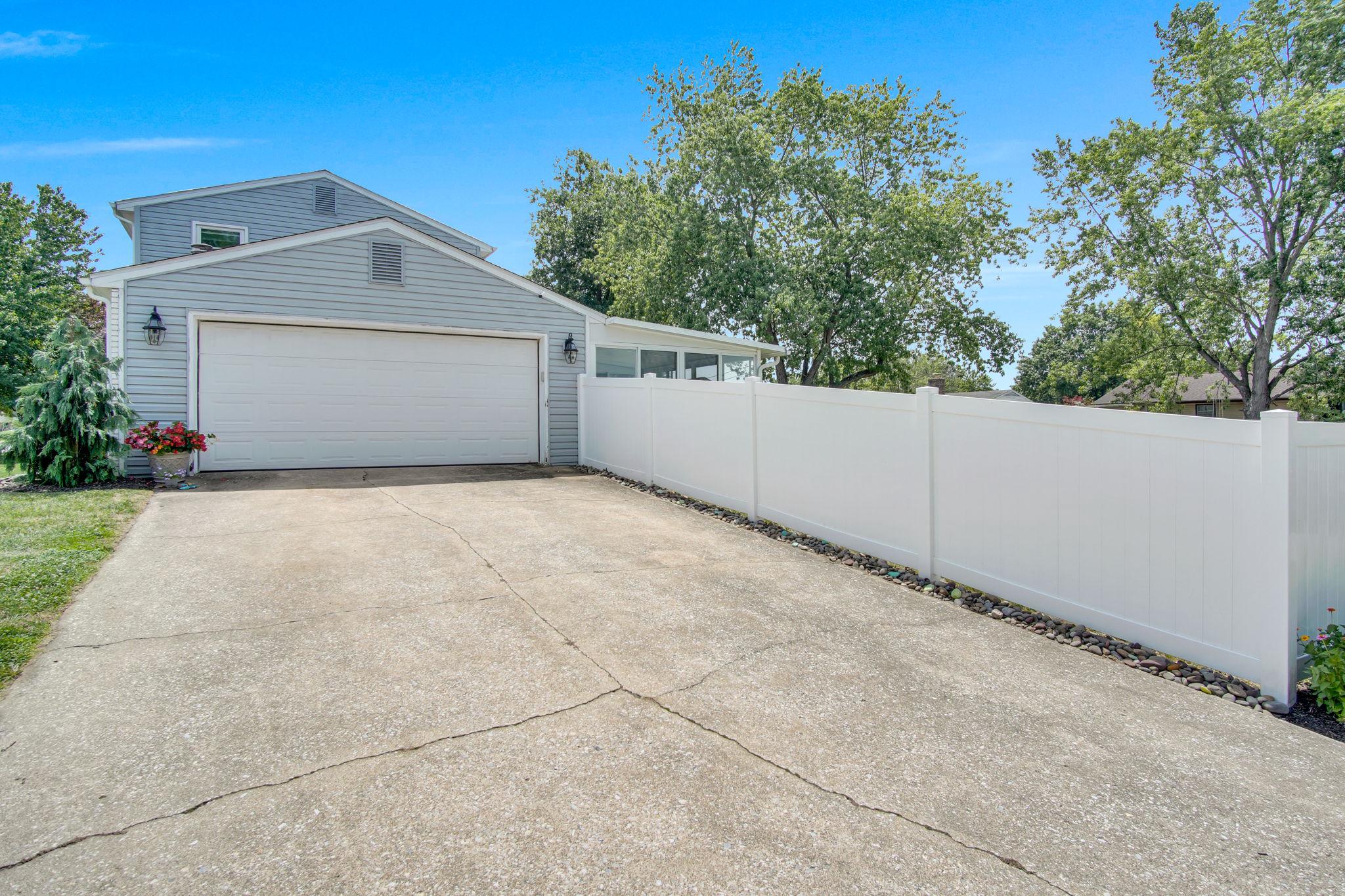 1924 ESTHER DRIVE
