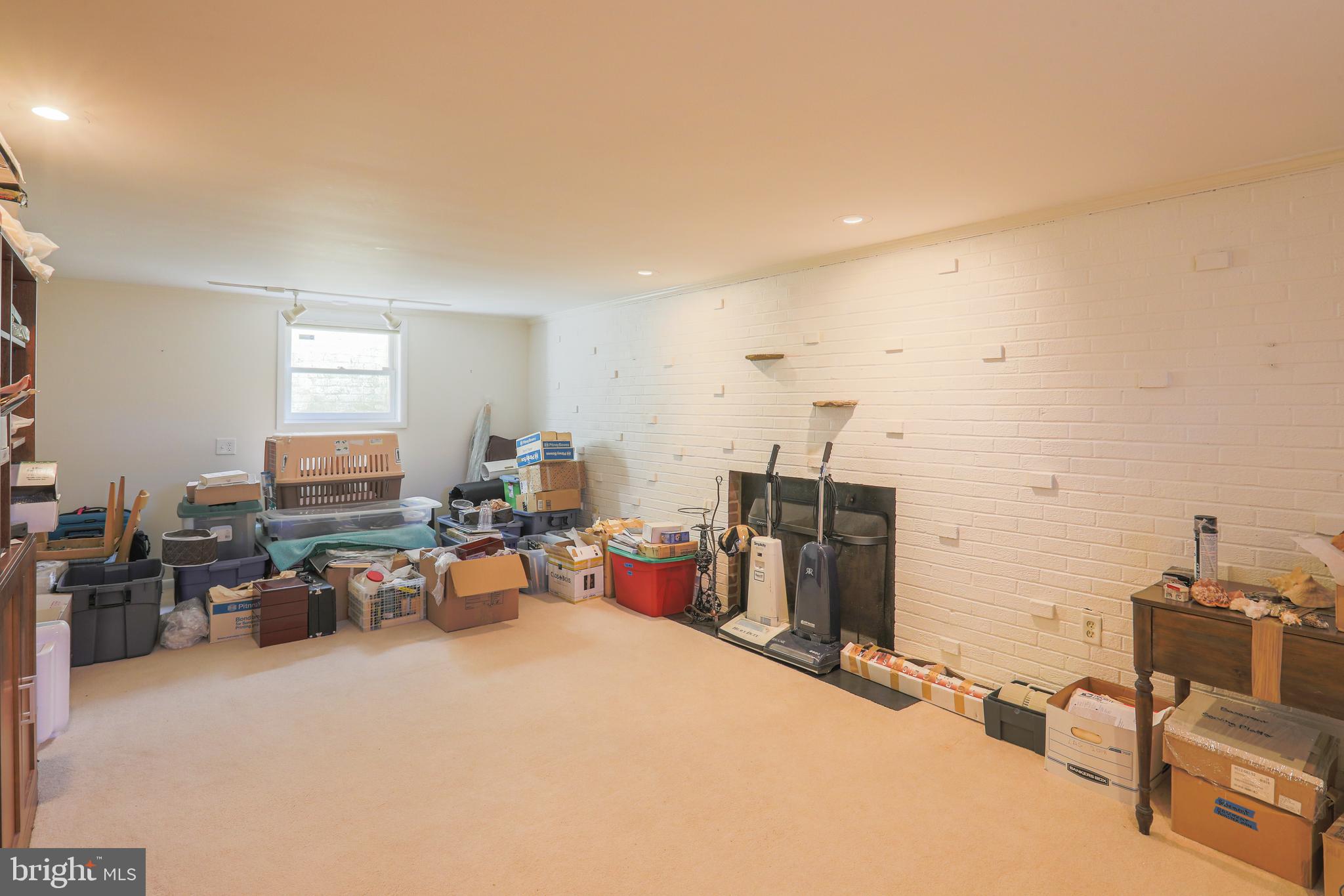 BURNT MILLS HILLS - Residential