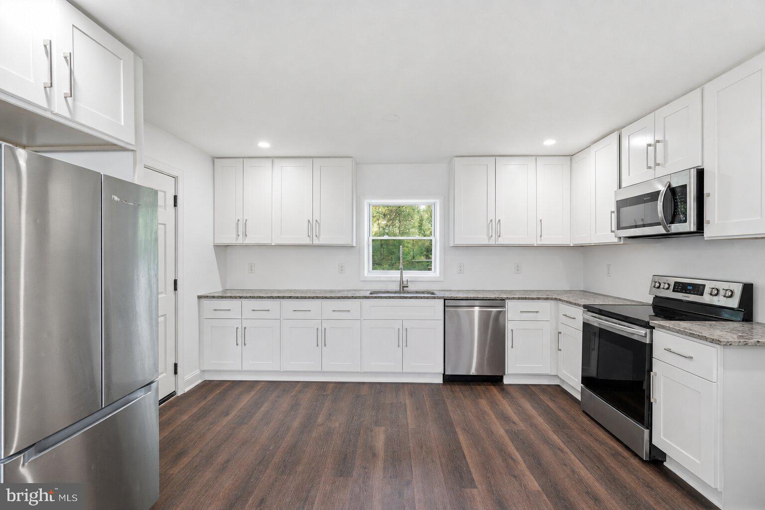 5281 RED HILL DRIVE