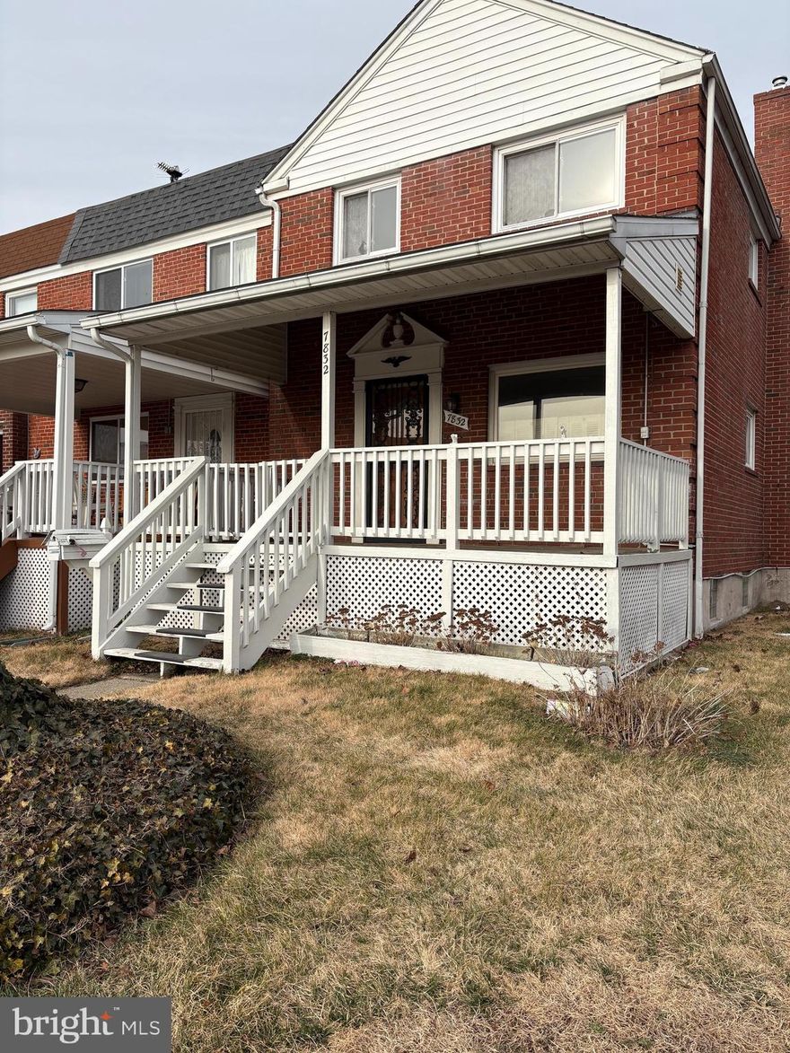 Three Bedroom, end of group in Eastdale.   Nice size yard with off street parking off of alley.  Completely sold "As, is"   Good bones, just need to make your own.   Sidewalk has not been shoveled yet, so please be careful.