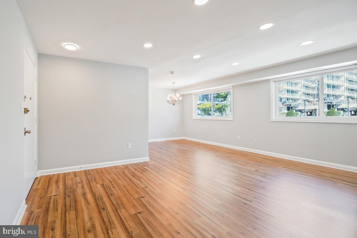 3355 UNIVERSITY BOULEVARD W 206