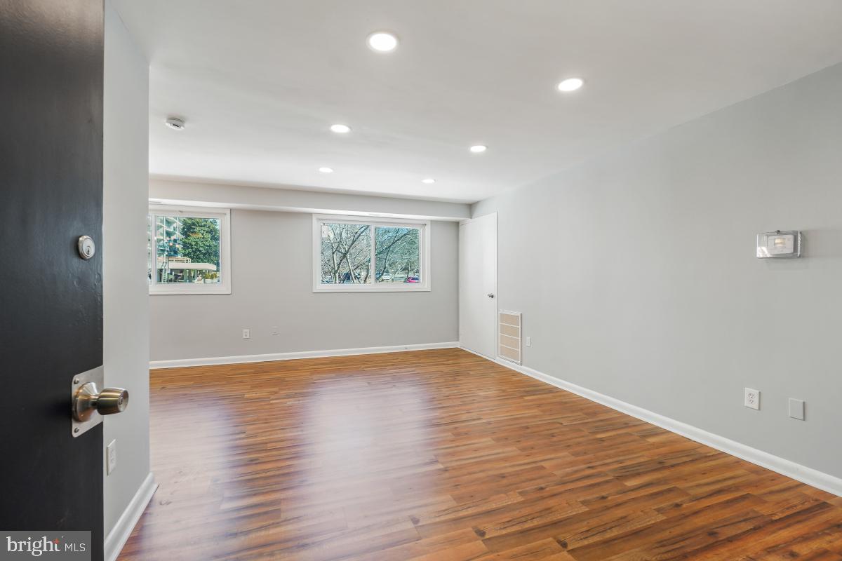 3355 UNIVERSITY BOULEVARD W 206