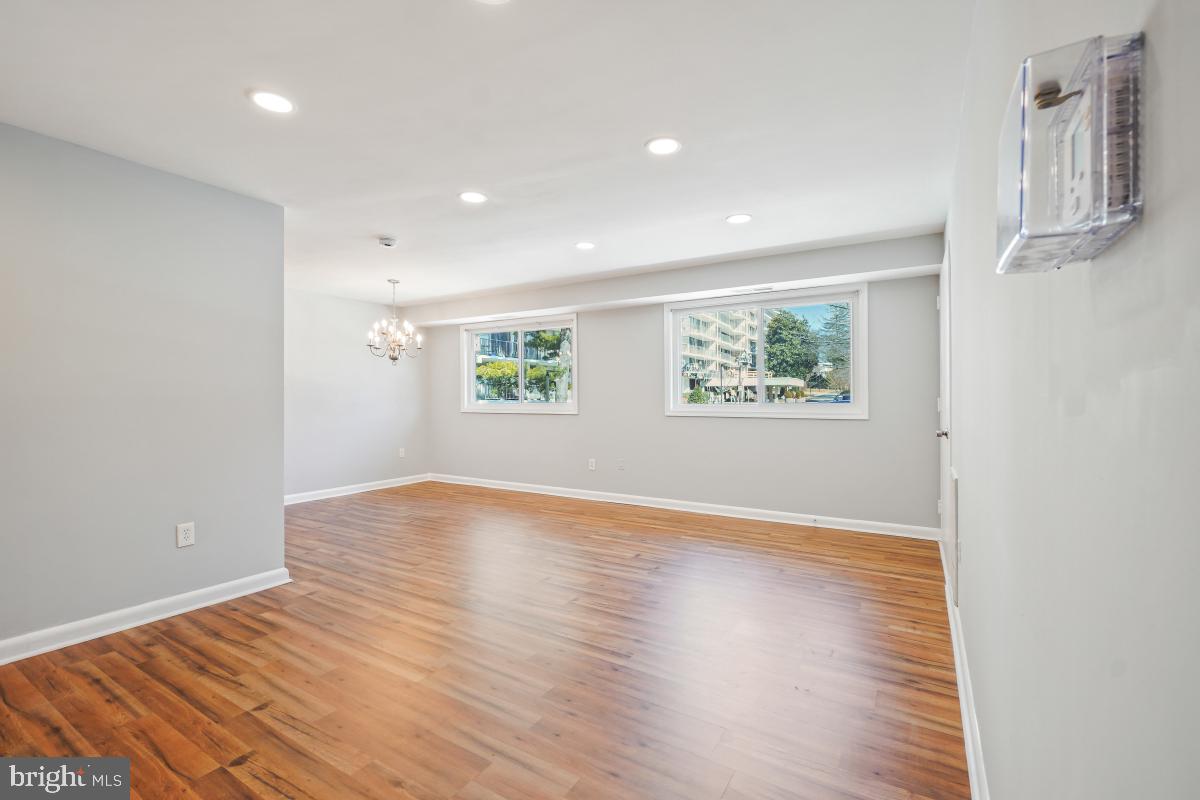 3355 UNIVERSITY BOULEVARD W 206