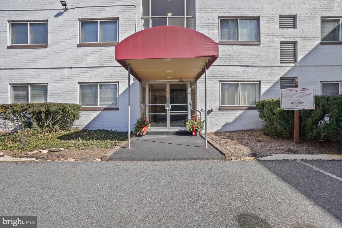 3355 UNIVERSITY BOULEVARD W 206