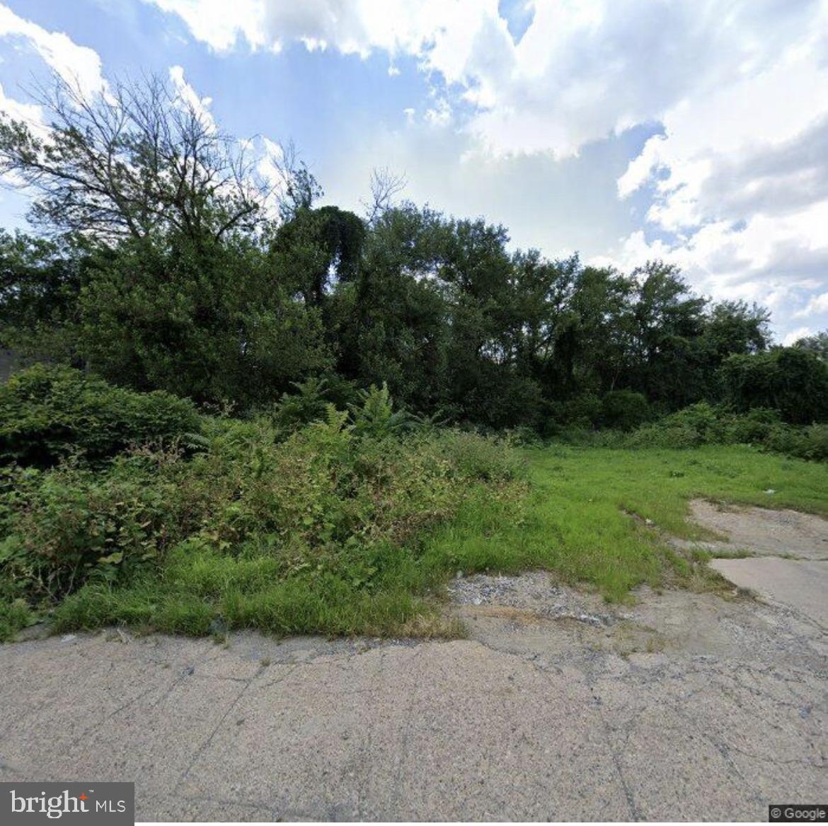 Prime Residential Development Opportunity – 1422 Deal St, Philadelphia, PA 19124
This expansive 0.32-acre (13,785 sq ft) vacant lot offers a rare opportunity for residential development in the heart of Philadelphia’s Frankford neighborhood. Zoned RSA-5, the parcel is ideal for constructing single-family attached homes, making it perfect for builders, developers, or investors looking to capitalize on the area’s growth potential.
Whether you're aiming to build a dream home or develop multiple units, 1422 Deal St provides the space and zoning flexibility to bring your vision to life. Don’t miss this chance to invest in a promising neighborhood with strong growth prospects.