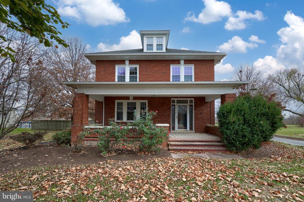 Photo of 1685 Harrisburg Avenue, MOUNT JOY, PA 17552 (MLS # PALA2060436)