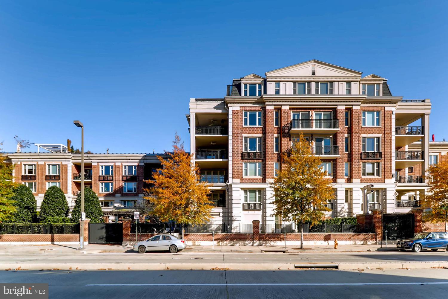 THE RITZ-CARLTON RESIDENCES - Residential