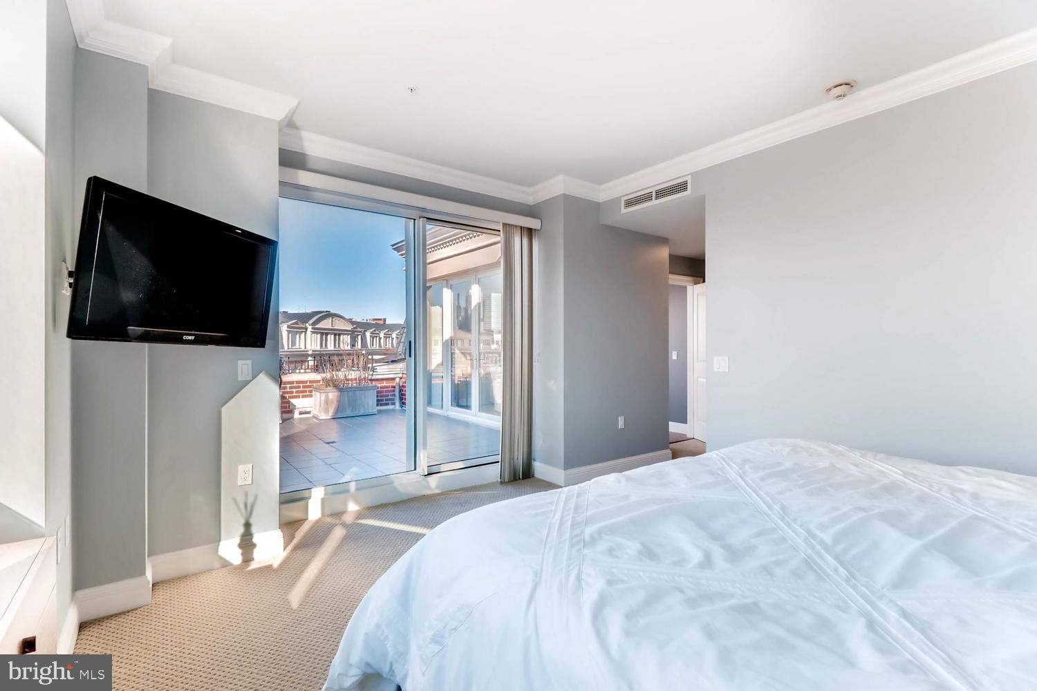 THE RITZ-CARLTON RESIDENCES - Residential