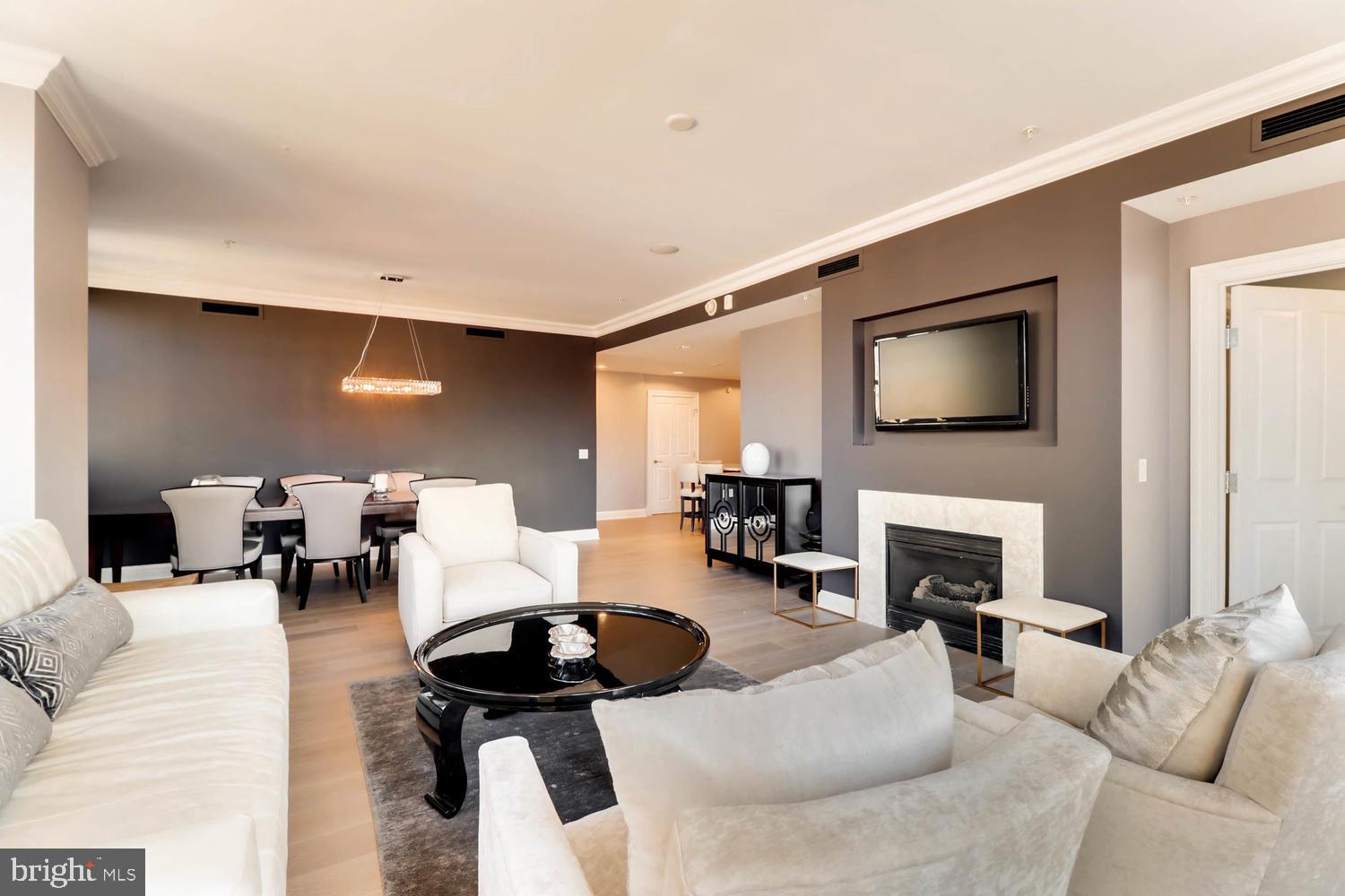 THE RITZ-CARLTON RESIDENCES - Residential