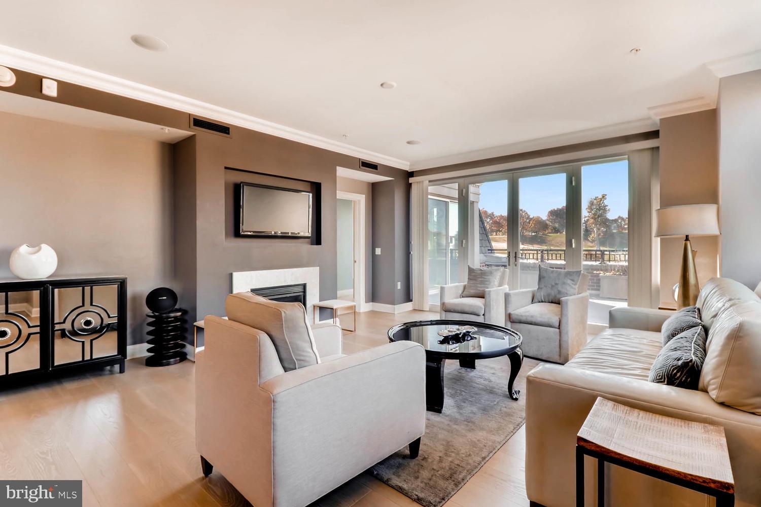 THE RITZ-CARLTON RESIDENCES - Residential