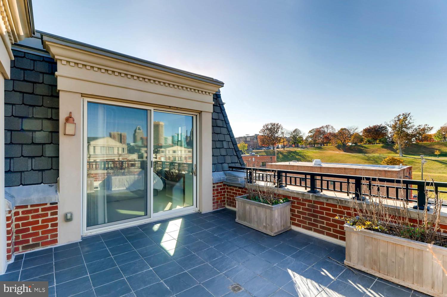 THE RITZ-CARLTON RESIDENCES - Residential