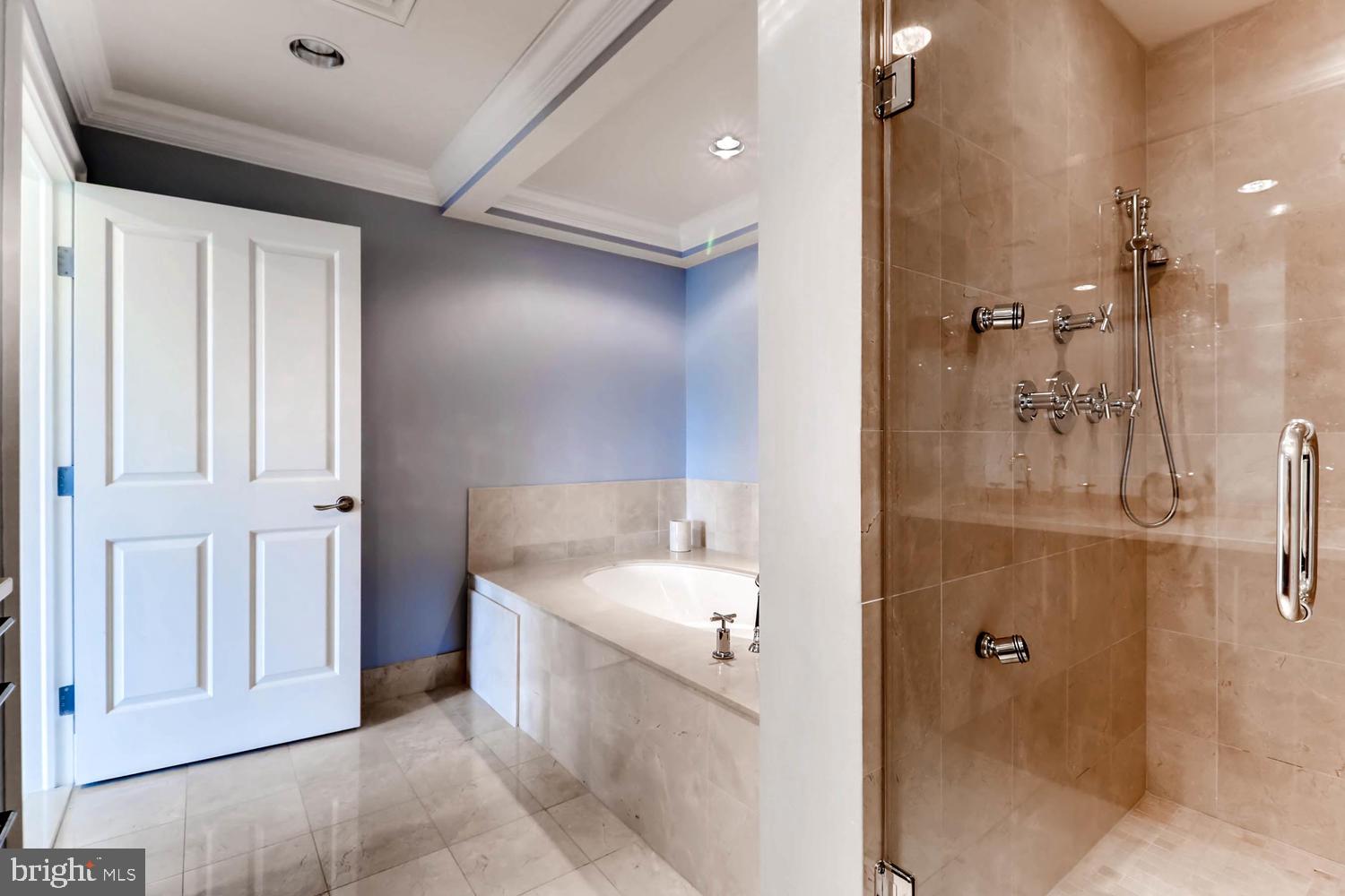 THE RITZ-CARLTON RESIDENCES - Residential