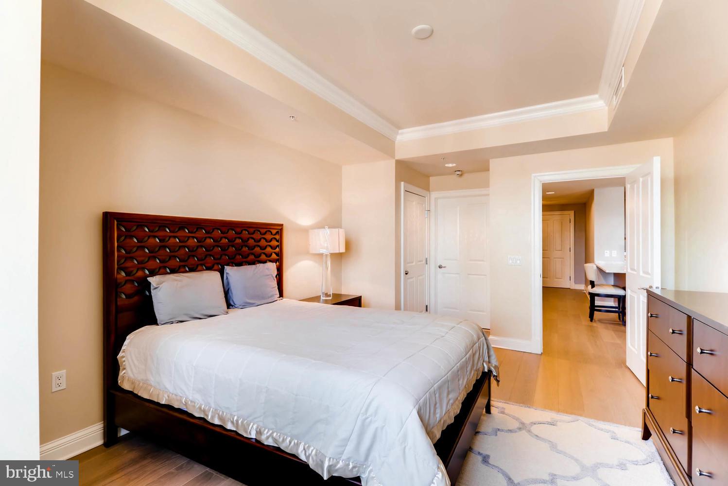 THE RITZ-CARLTON RESIDENCES - Residential