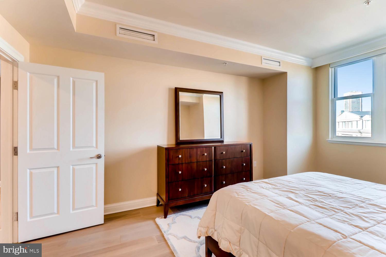 THE RITZ-CARLTON RESIDENCES - Residential