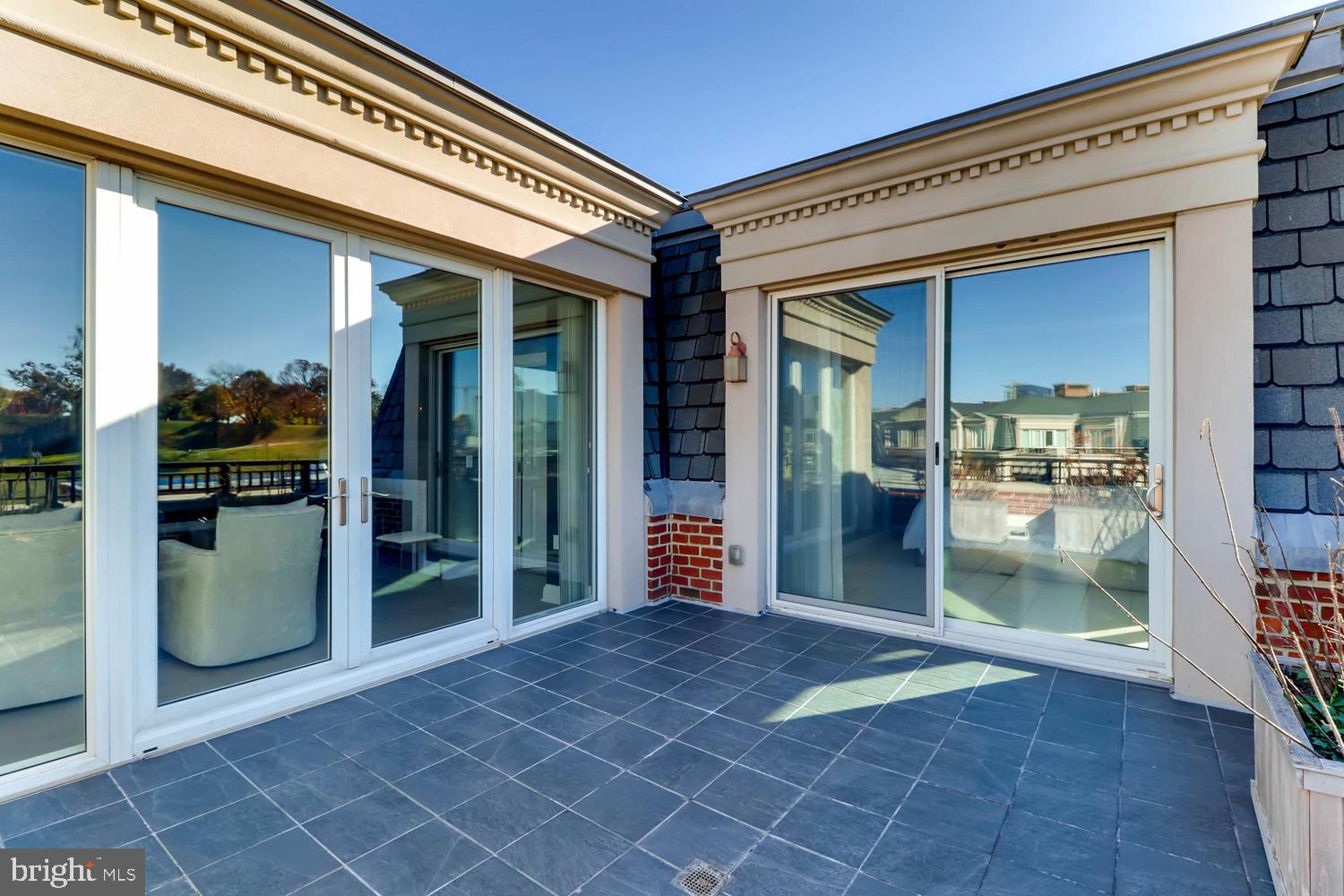 THE RITZ-CARLTON RESIDENCES - Residential