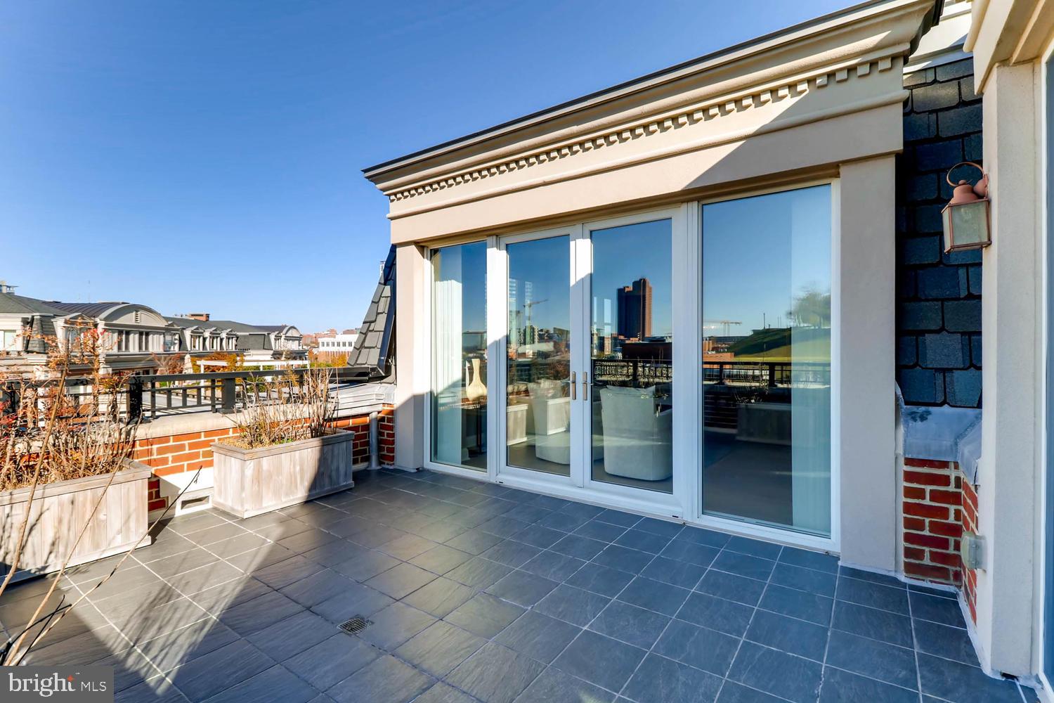 THE RITZ-CARLTON RESIDENCES - Residential