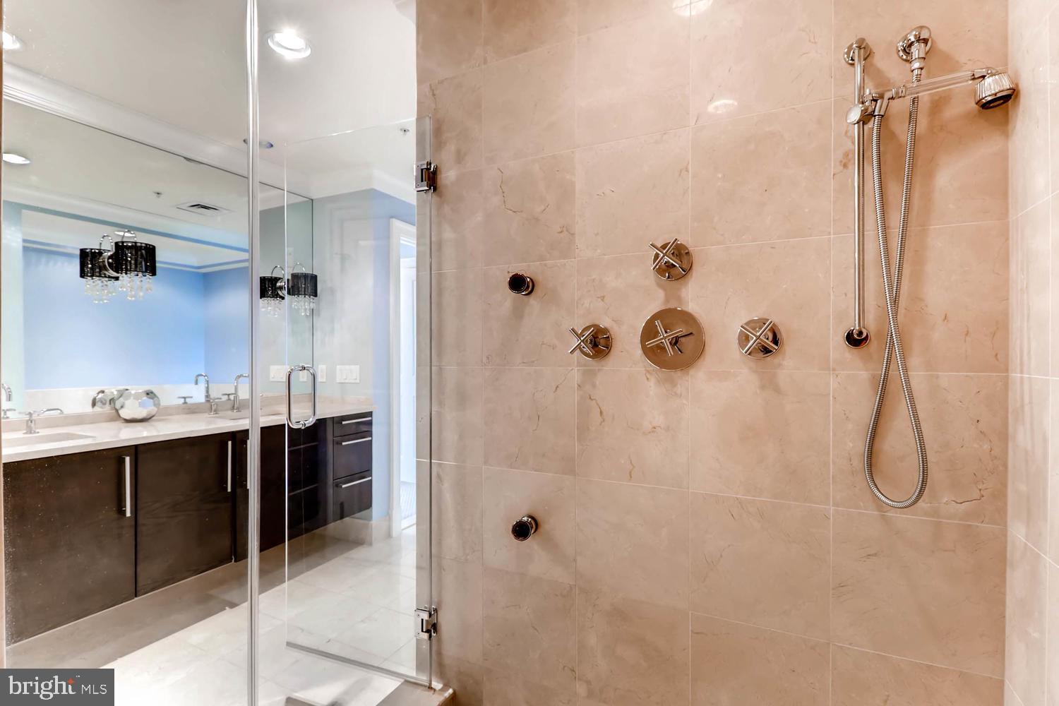 THE RITZ-CARLTON RESIDENCES - Residential