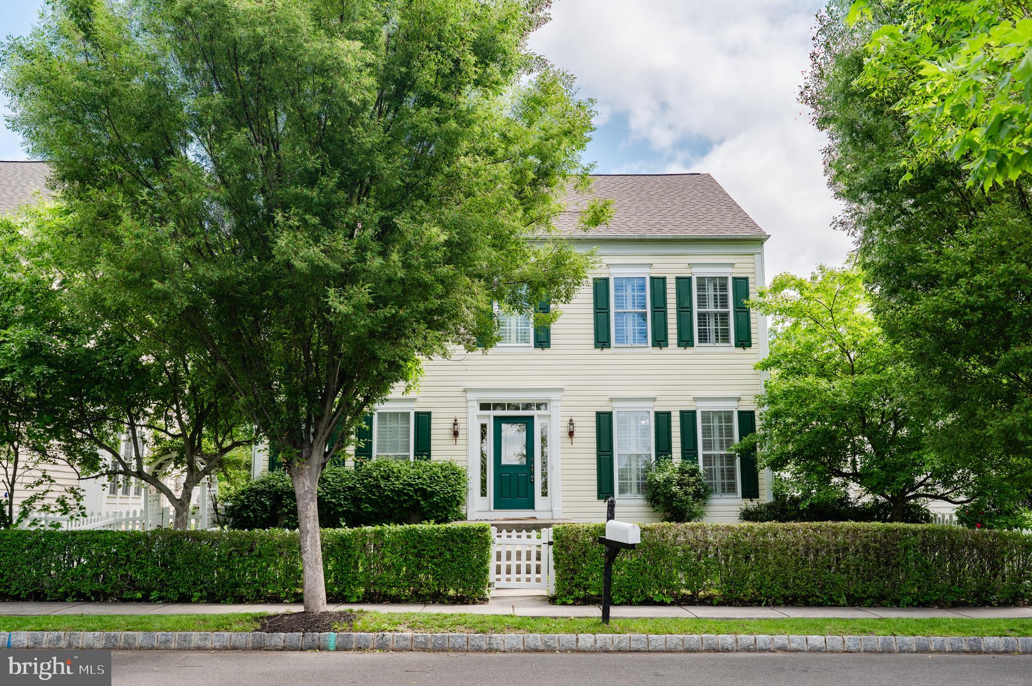 196 PIPERS INN DRIVE