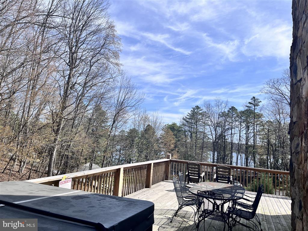 PARADISE COVE - Residential