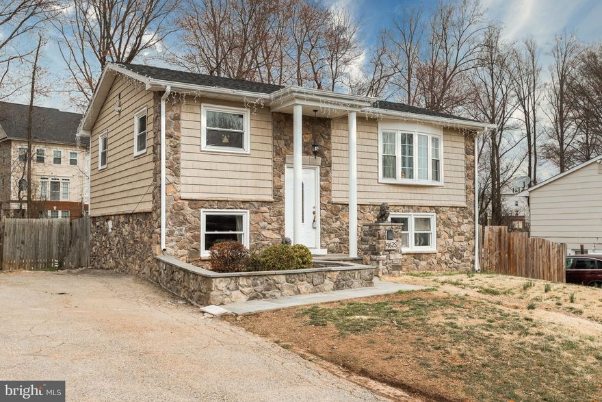 ***Offer deadline. Sunday March 28, 2021 (3/28/21) by 7pm*** Cozy, well maintained split level home with swimming pool can be your new place to call home. Minutes away from shopping and dinning. 13 min Wegmans, 11 min Potomac Mills, I-95 access 10 Min, 14 min Leesylvania State Park. AC compressor is 1 years old, roof approx 2 years old. Kitchen, flooring, siding, stone veneer and flagstone rear patio all installed within the last 5 years. Don't take my word for it, come see this lovely home with your own eyes.