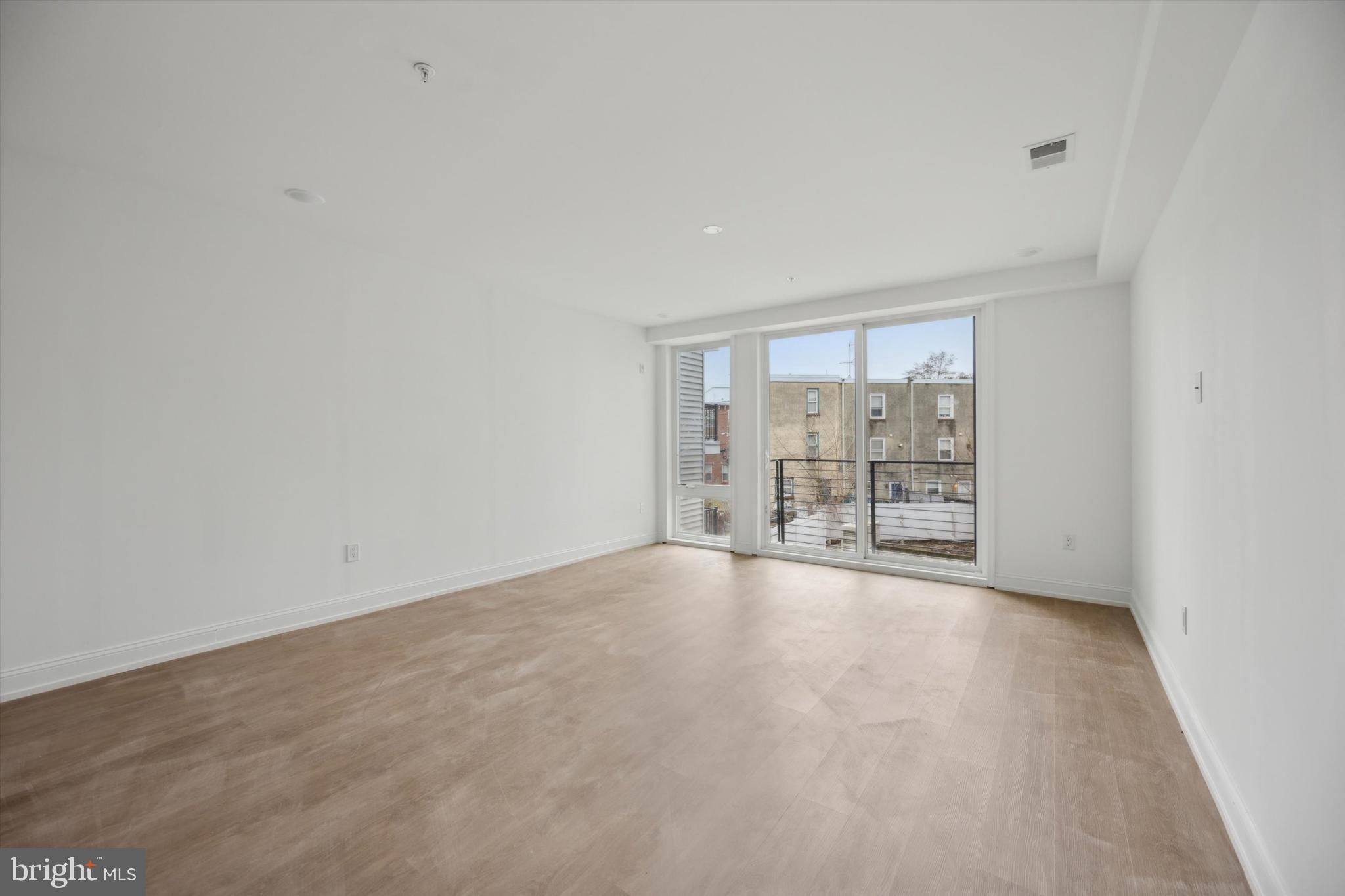 1614 RIDGE AVENUE 204