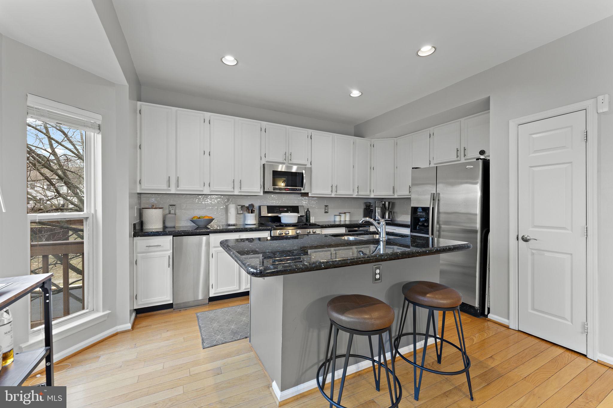 ISLAND CREEK - Residential