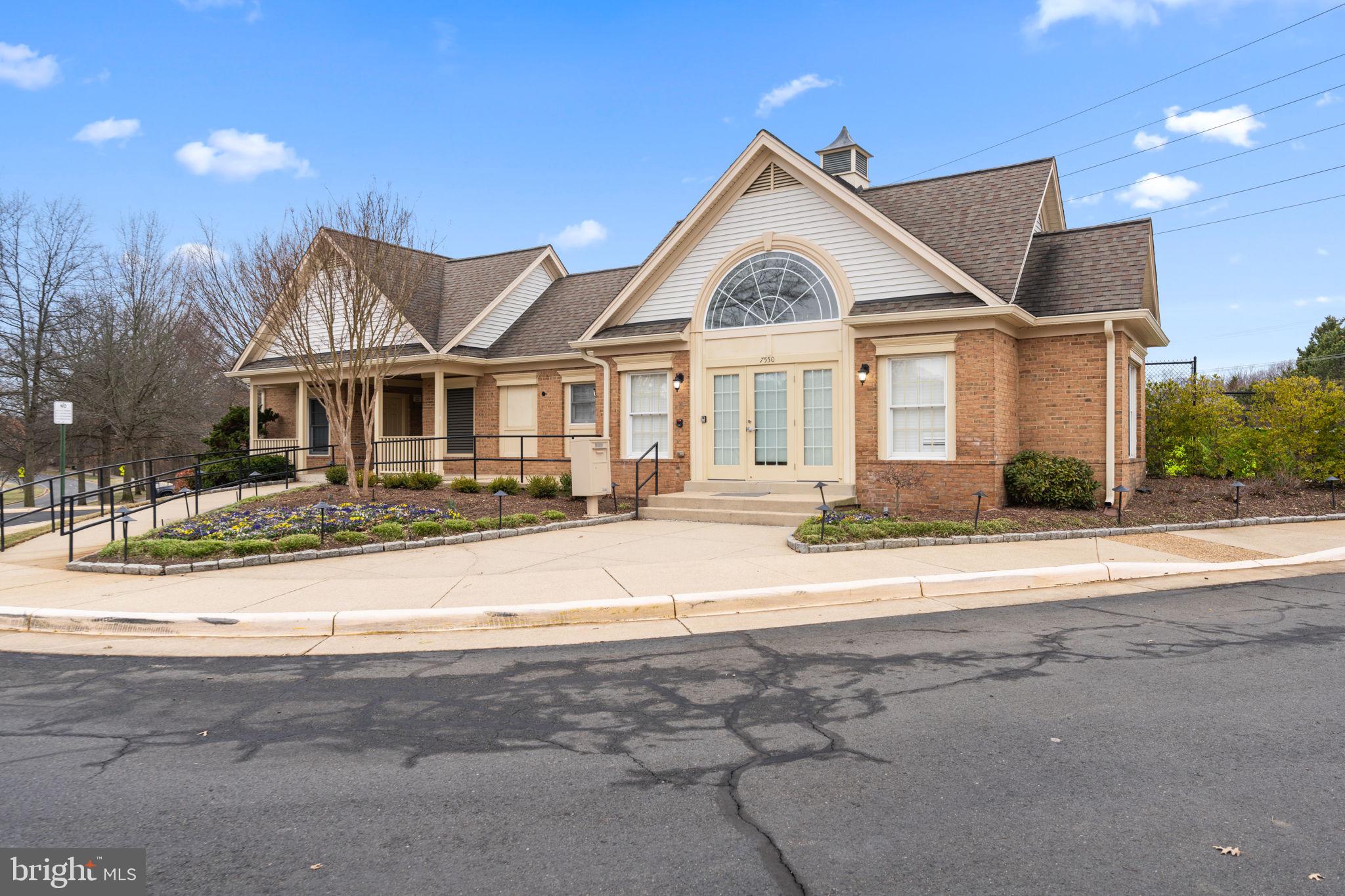 ISLAND CREEK - Residential