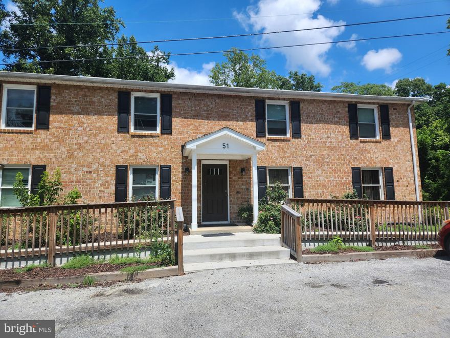 Nice apartment in Harpers Ferry features 2 bedrooms, 1 bathroom, living room, kitchen, storage room and coined laundry room.  Pets allowed on case by case basis.