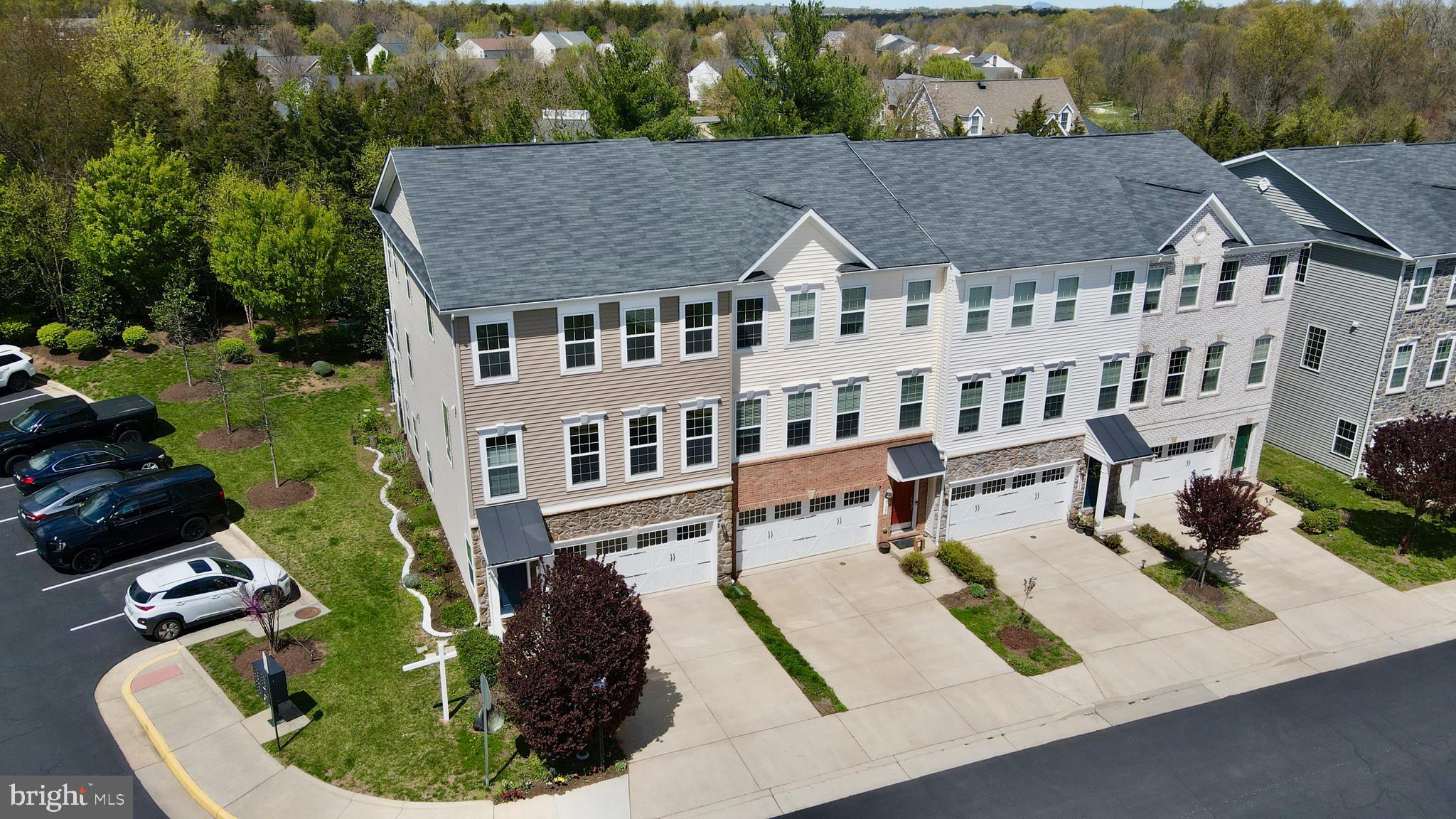 ASHBURN KNOLLS - Residential