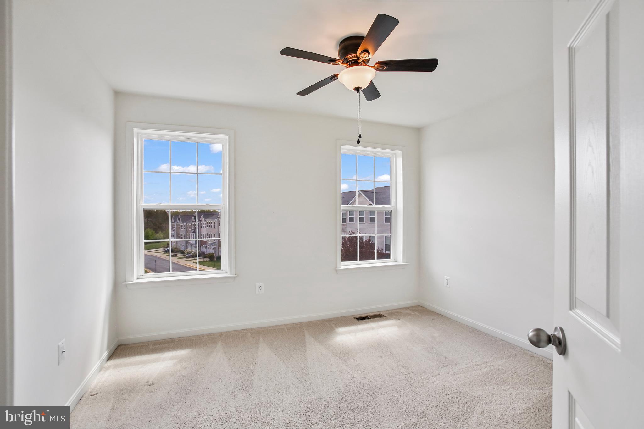 ASHBURN KNOLLS - Residential