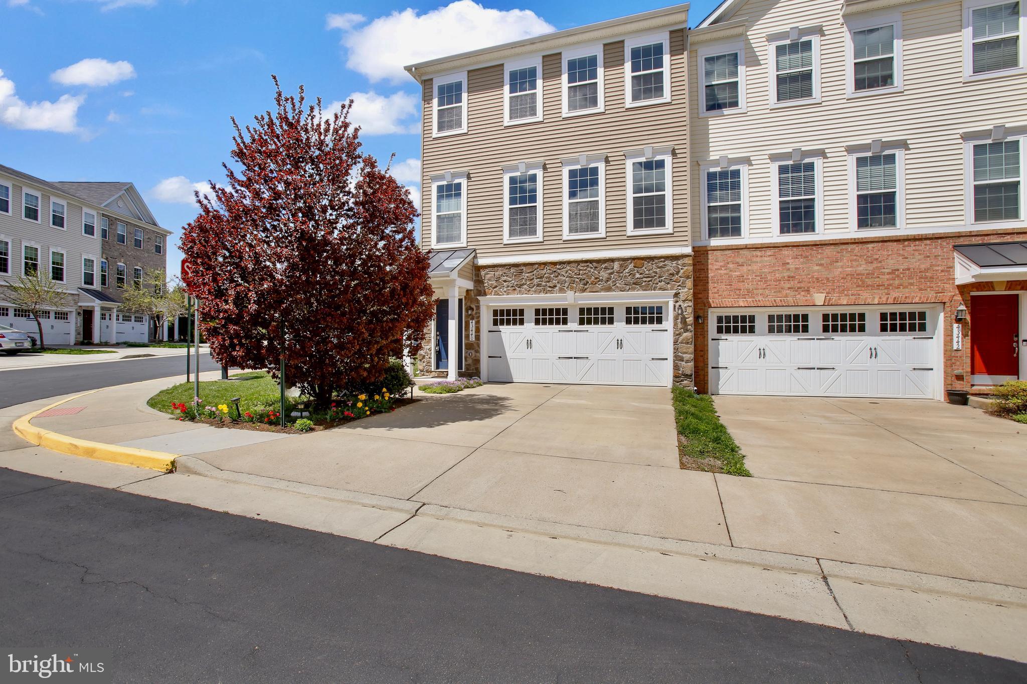 ASHBURN KNOLLS - Residential