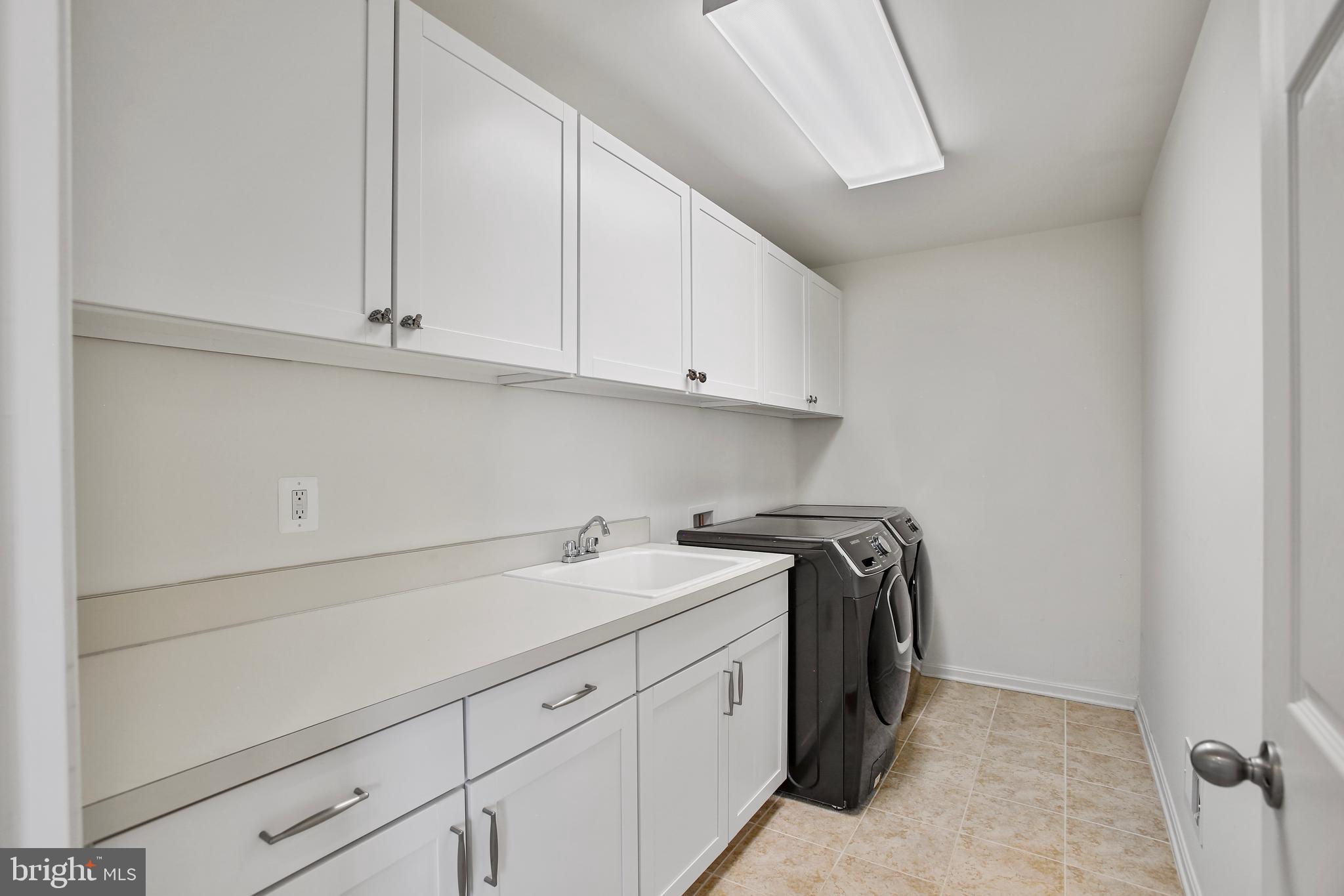 ASHBURN KNOLLS - Residential