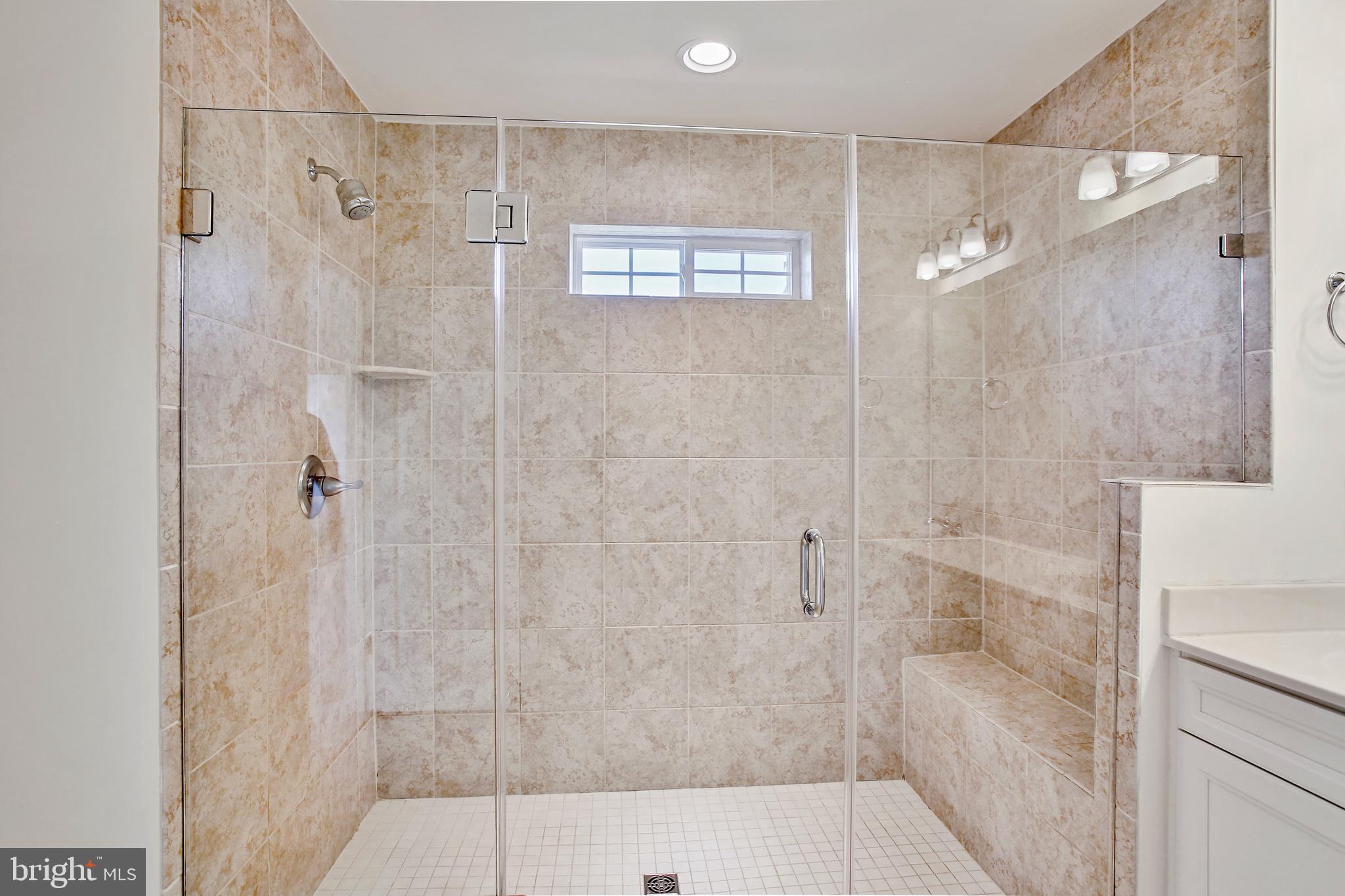 ASHBURN KNOLLS - Residential