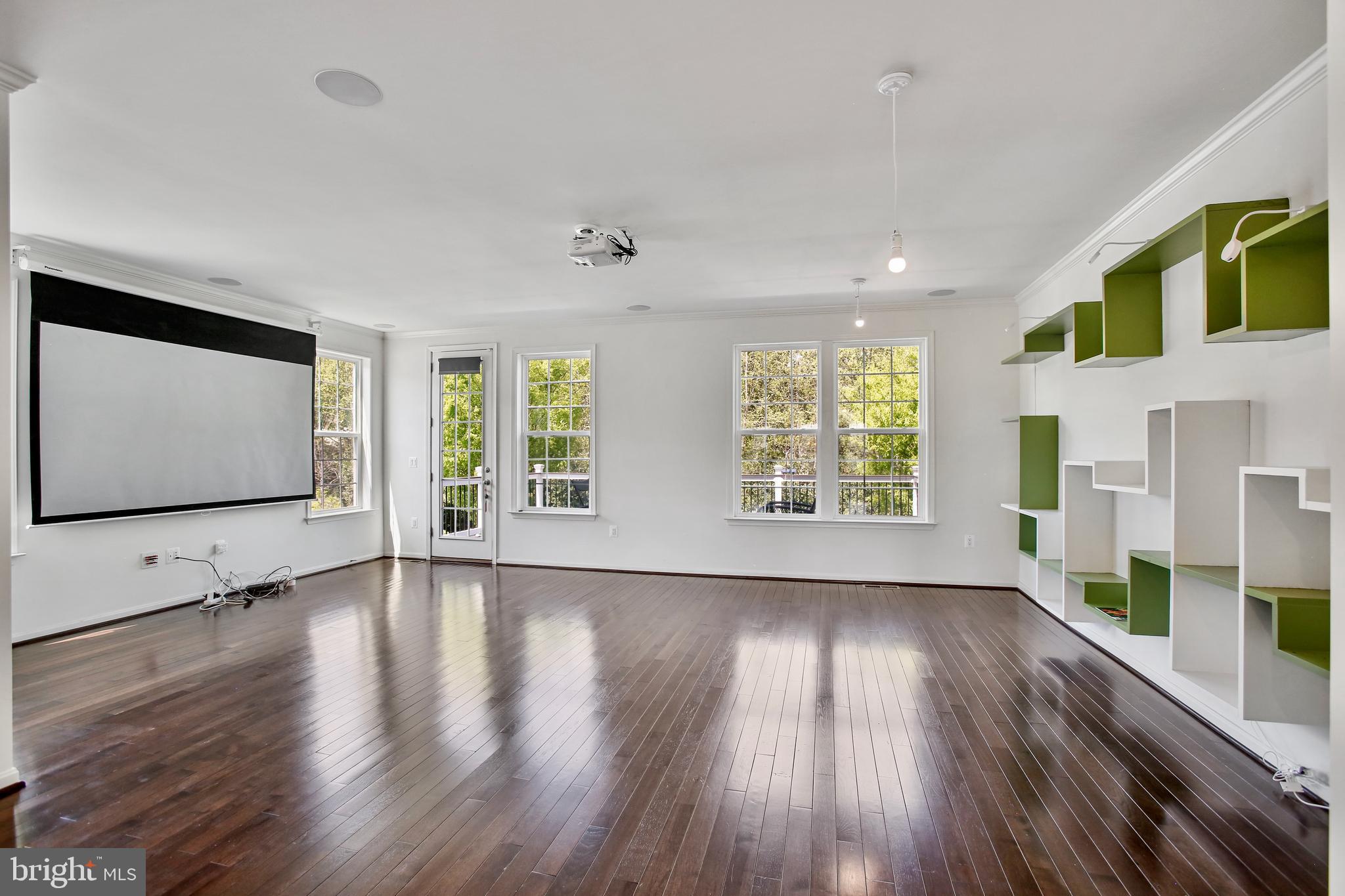 ASHBURN KNOLLS - Residential