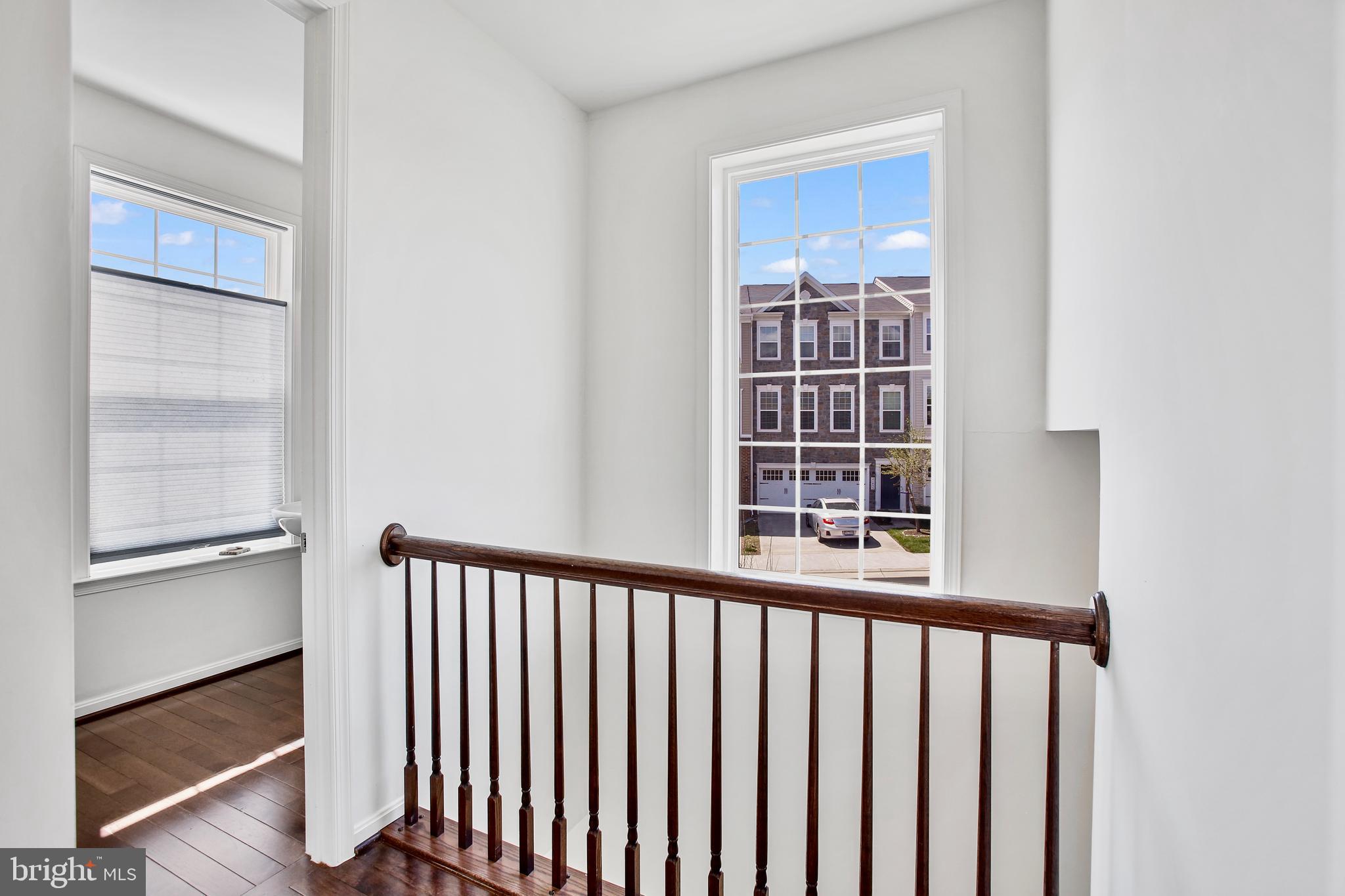 ASHBURN KNOLLS - Residential