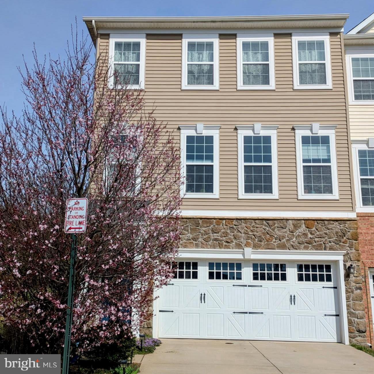 ASHBURN KNOLLS - Residential