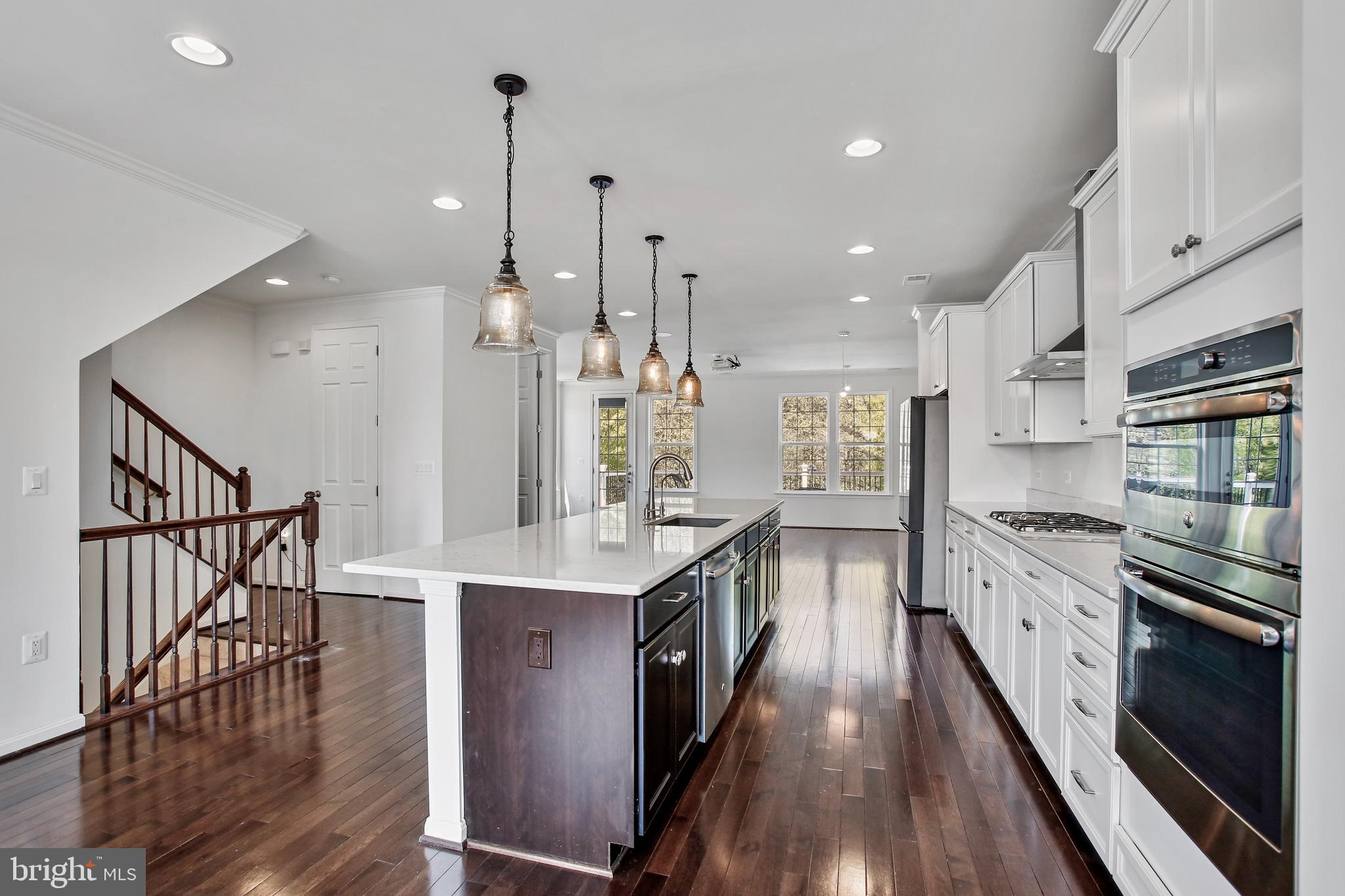 ASHBURN KNOLLS - Residential