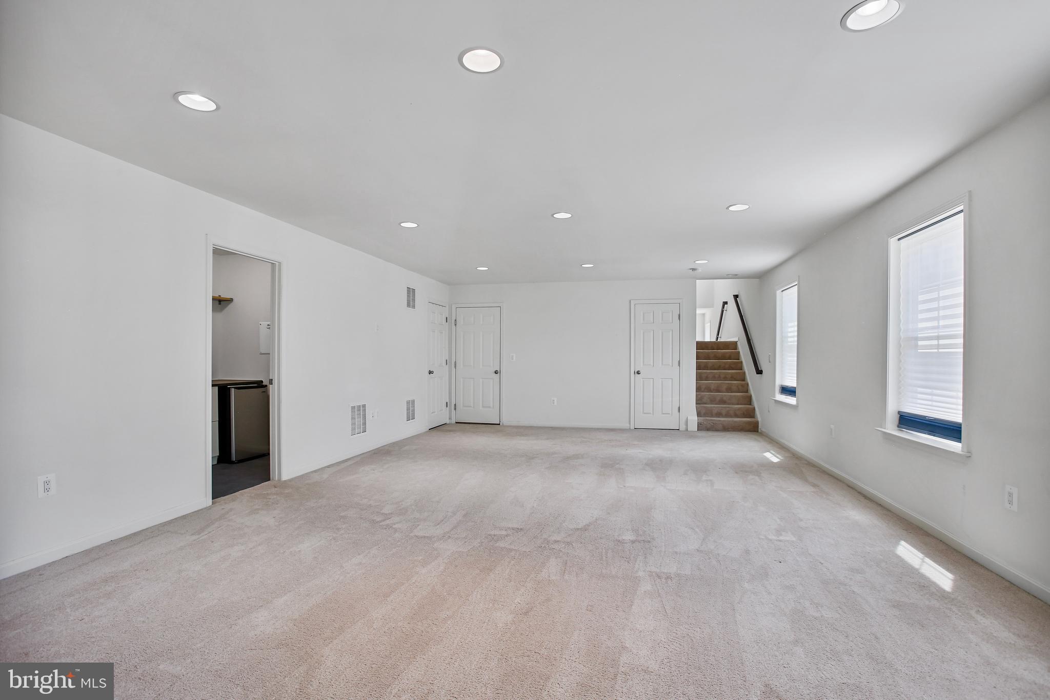 ASHBURN KNOLLS - Residential