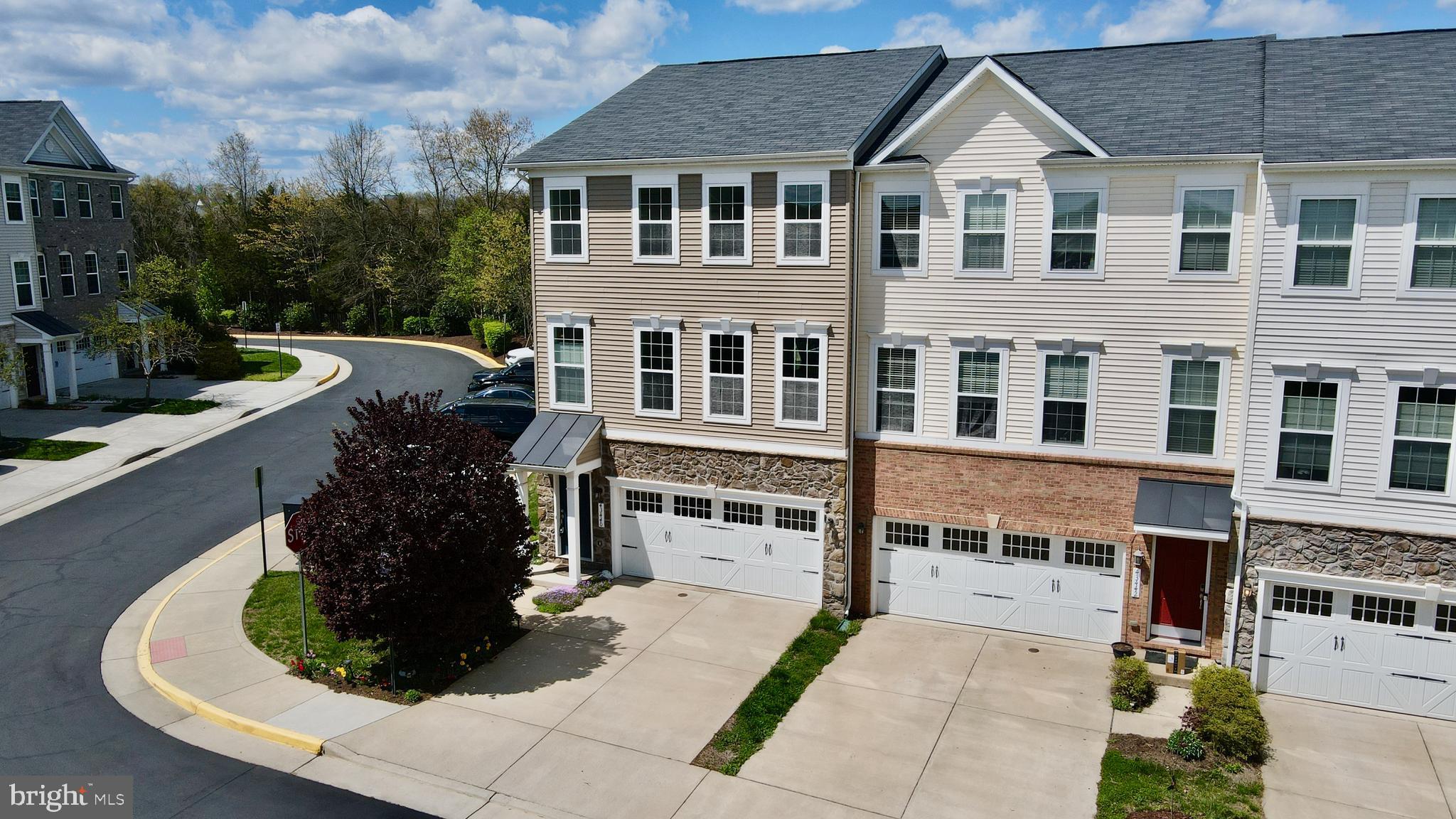 ASHBURN KNOLLS - Residential