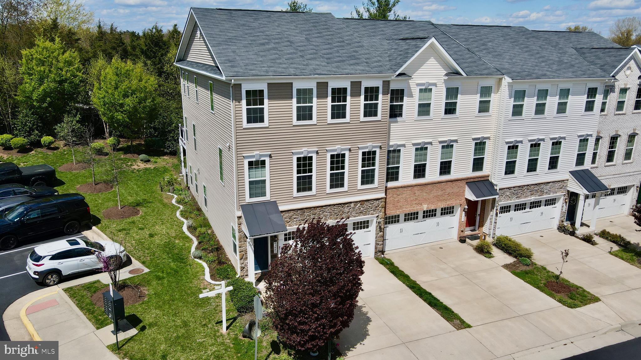 ASHBURN KNOLLS - Residential