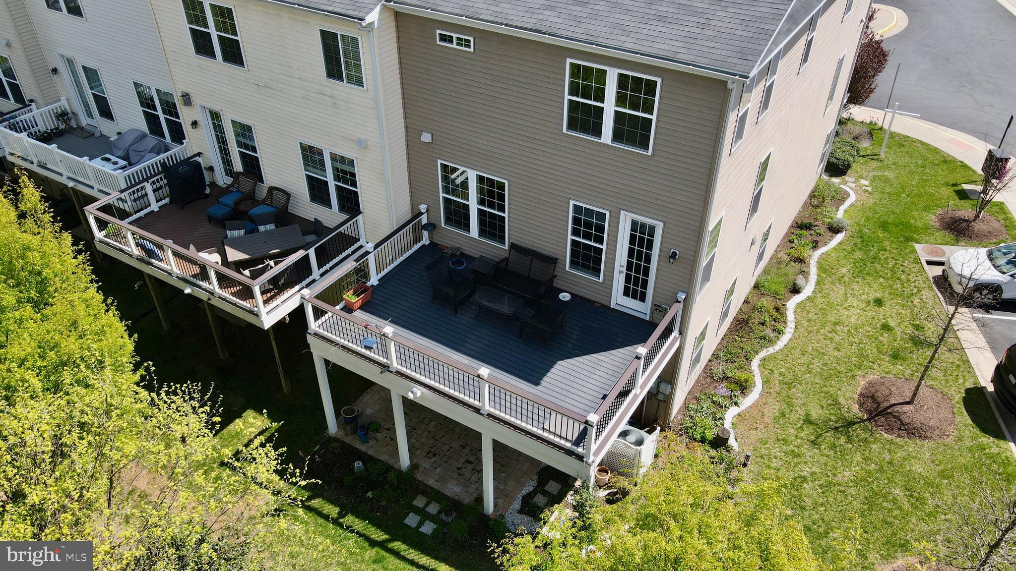 ASHBURN KNOLLS - Residential