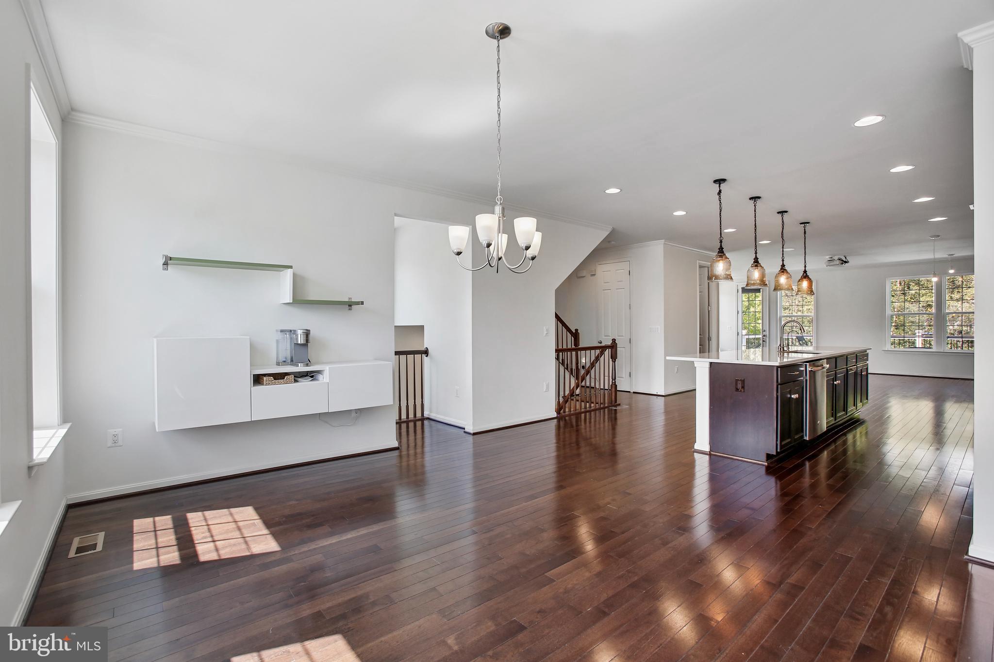 ASHBURN KNOLLS - Residential