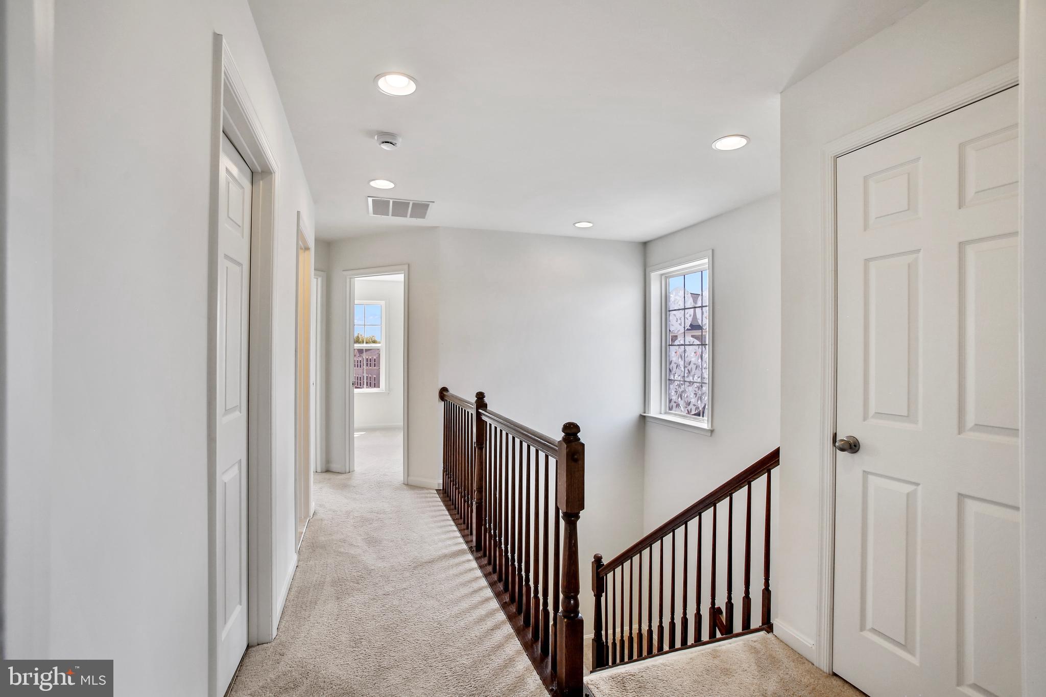 ASHBURN KNOLLS - Residential