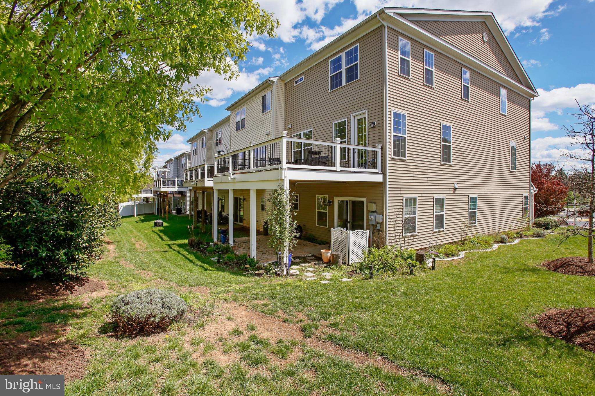 ASHBURN KNOLLS - Residential